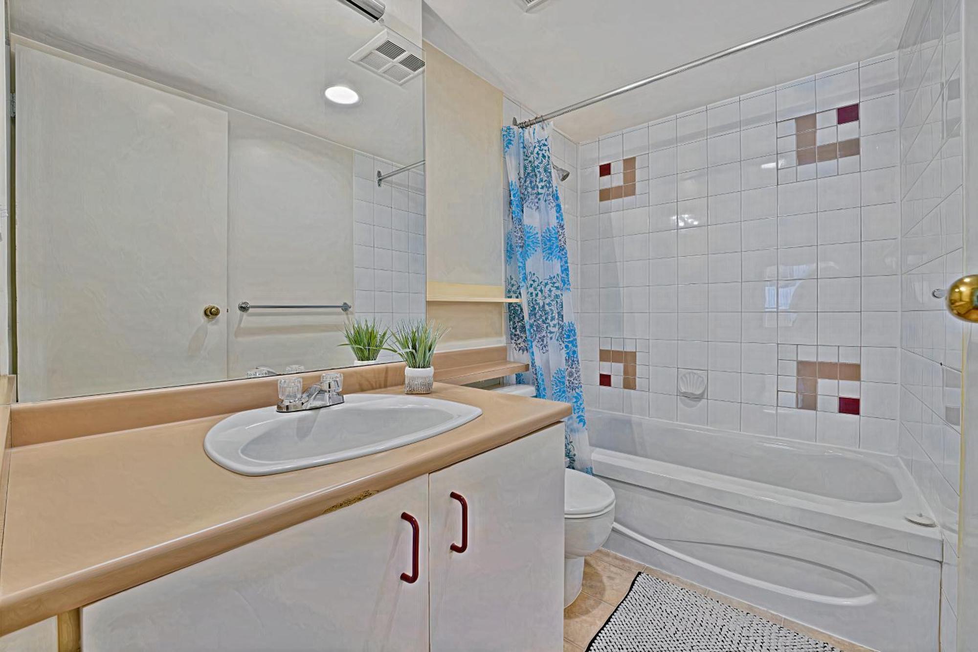 Prime Location Stylish Two-Bedroom Apartment Overlooking Downtown Vancouver Exterior foto